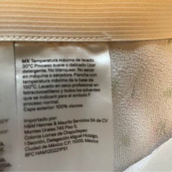 H&M Knee-length skirt -
Cream/Floral -Size Large-Elastic Waist-Skirt Only - Picture 8 of 10